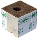 Taco de 7,5x7,5x6,5 cm con un ag...